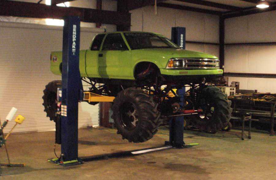 Johnny Bonnette BendPak 2 post lift XPR-9S
